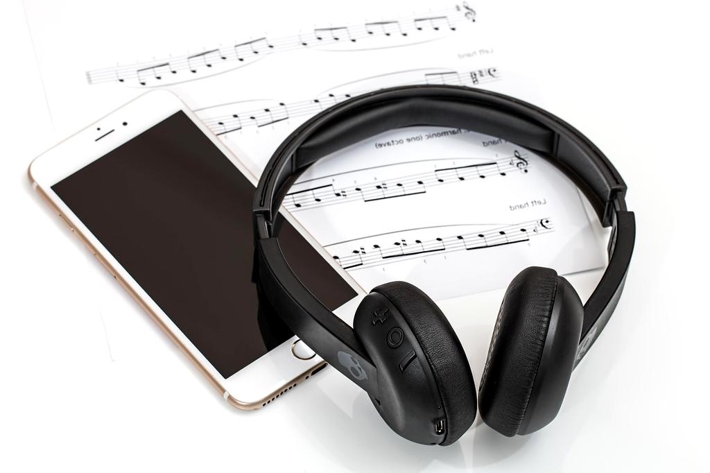 Bluetooth enabled devices communicating indoors in smart building